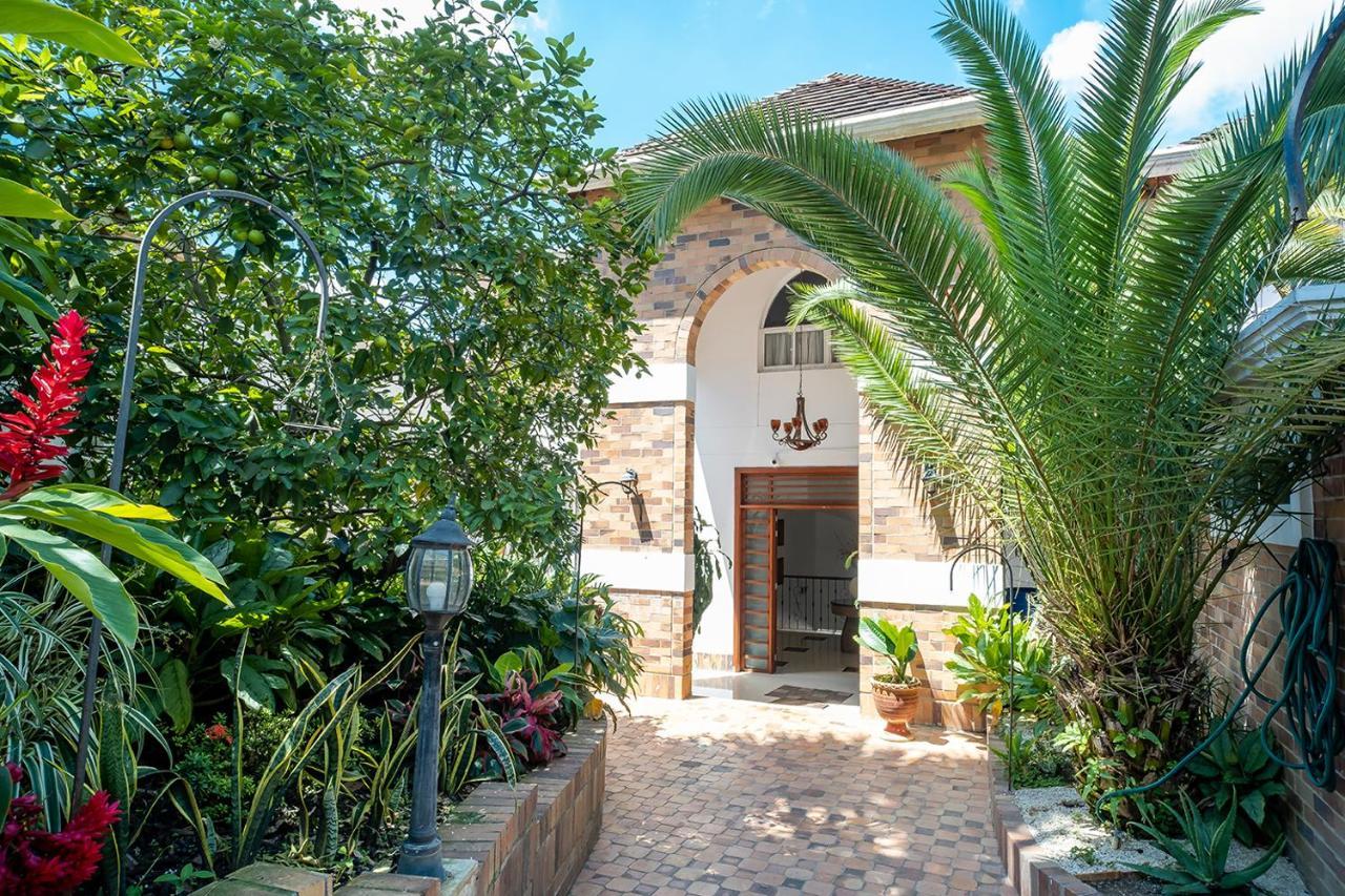 Serenity Suites Casa Boutique Букараманга Екстериор снимка
