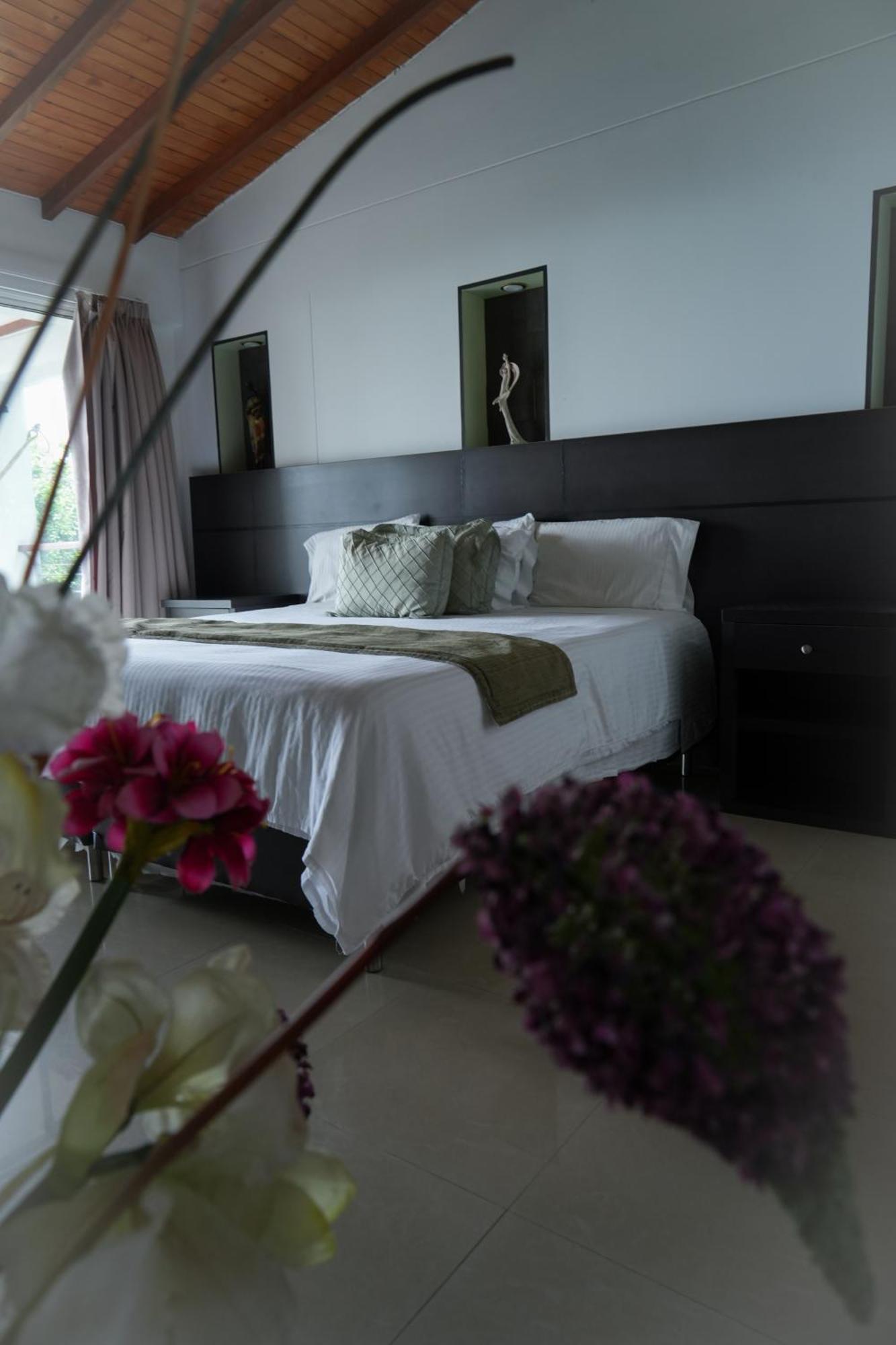 Serenity Suites Casa Boutique Букараманга Екстериор снимка