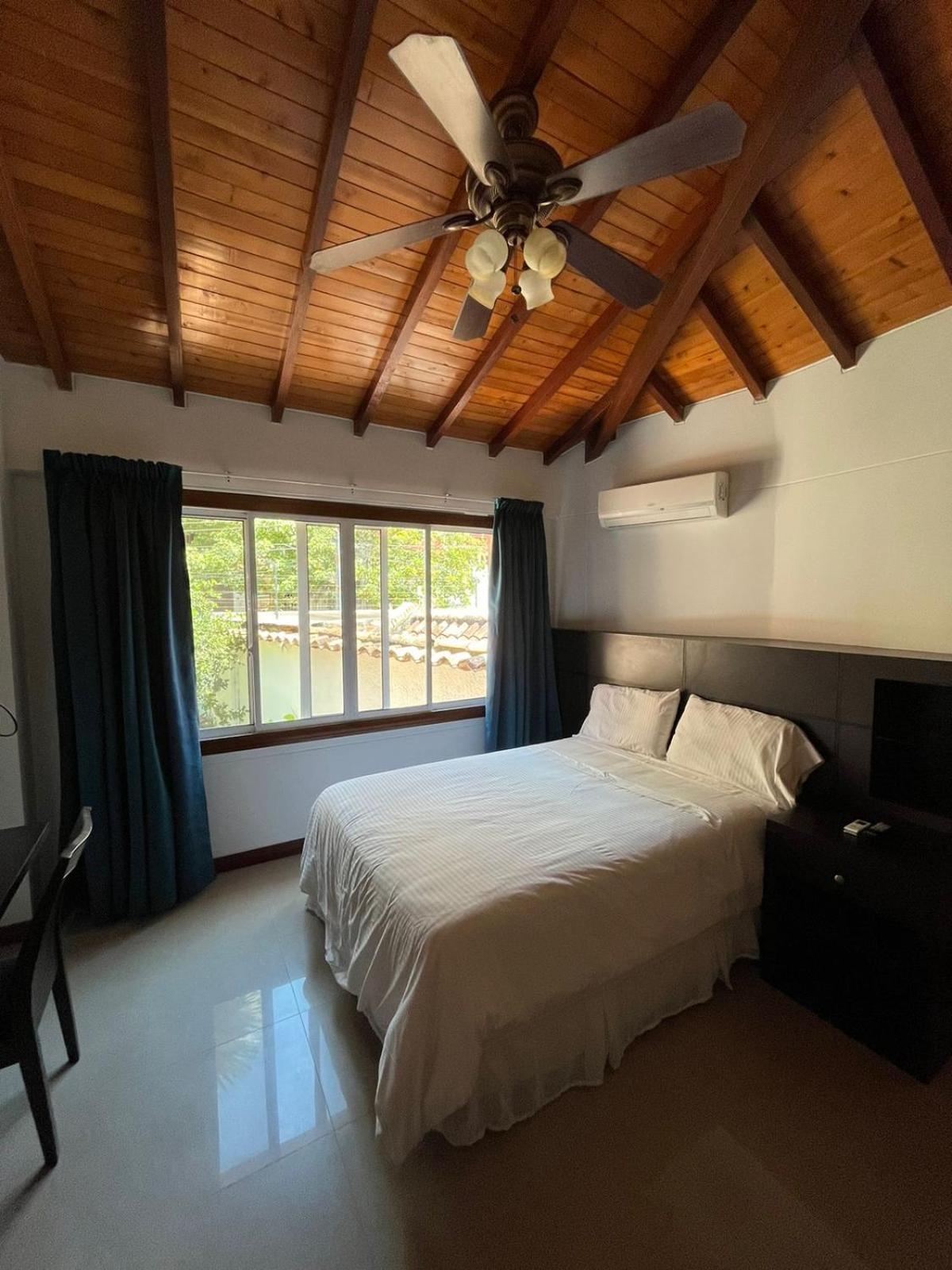 Serenity Suites Casa Boutique Букараманга Екстериор снимка