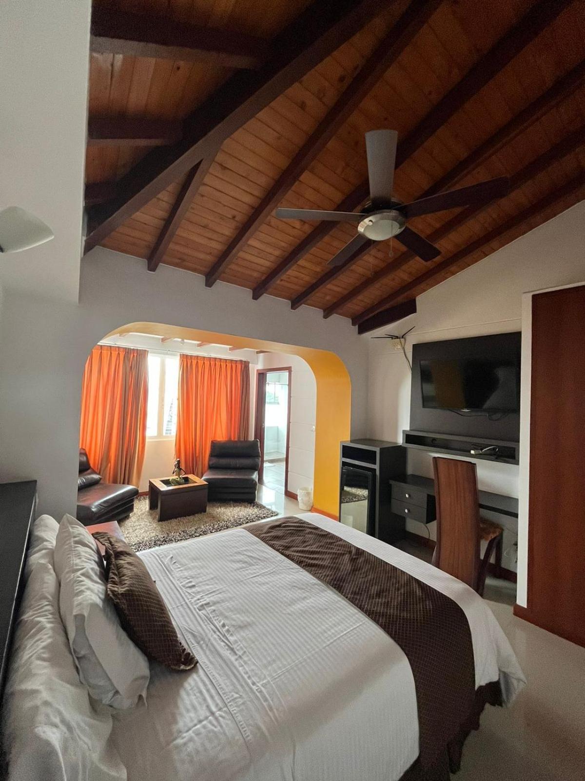 Serenity Suites Casa Boutique Букараманга Екстериор снимка